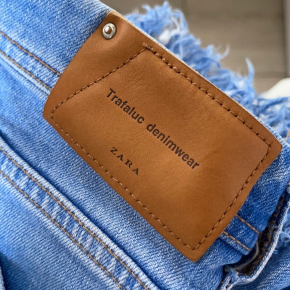 Blue Jeans 👖 Ripped - Picture 2 of 5